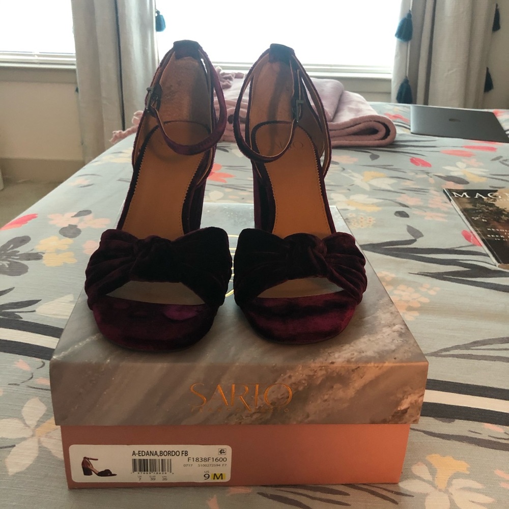 NIB Franco Sarto Maroon Velvet Block Heels Size 9